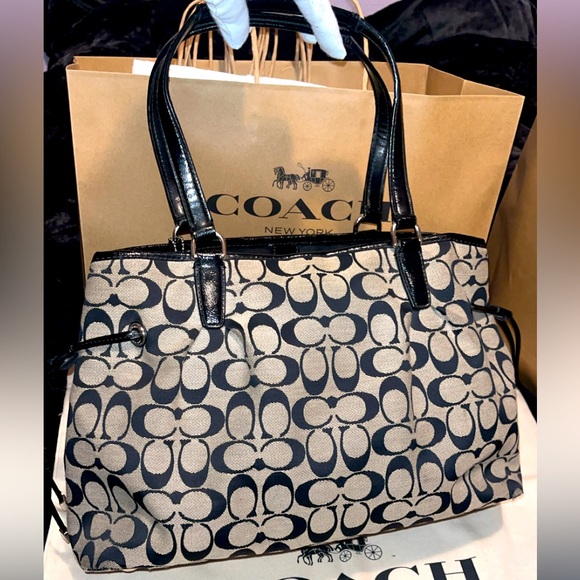 Coach Shoulder Bag in signature Jacquard...Good used condition - Picture 3 of 14